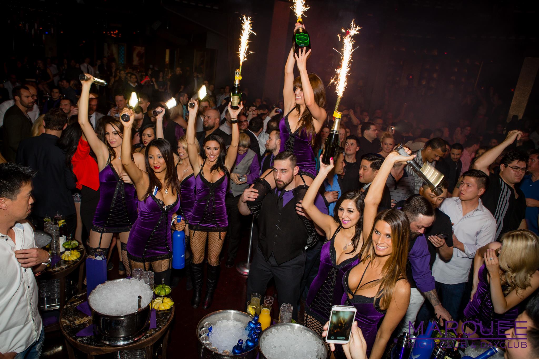 Top Lounges in Chicago - Birthday Bottle Service